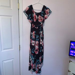 Floral Maxi dress with pockets !